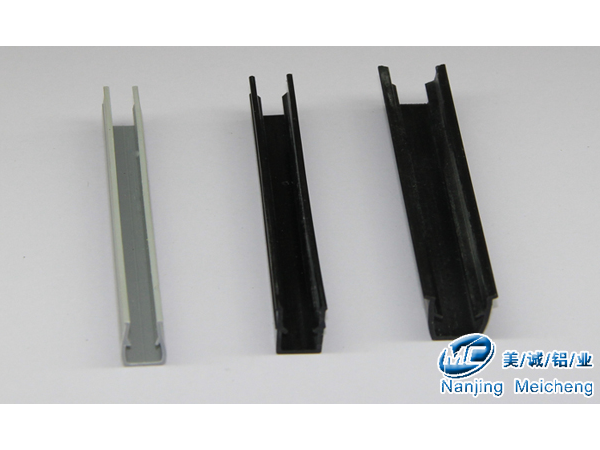 工業鋁型材配件中，槽條的作用